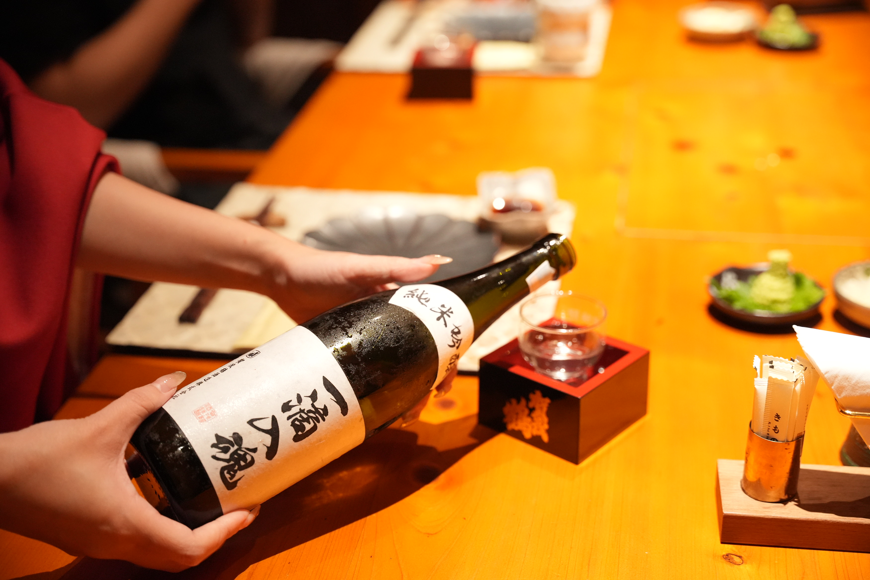TRẢI NGHIỆM ẨM THỰC NHẬT BẢN CÙNG BÒ HIDA WAGYU &amp; SAKE KAMOTSURU ITTEKI NYUKON – HÀNH TRÌNH VỊ GIÁC TINH TẾ TẠI KIMONO